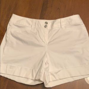White House Black Market White Shorts Sz 6